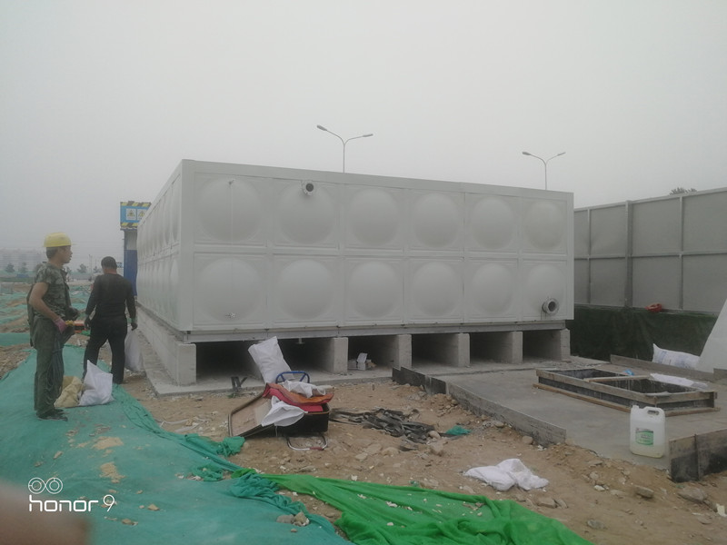 北京市玻璃鋼帶聚氨酯彩鋼殼保溫水箱